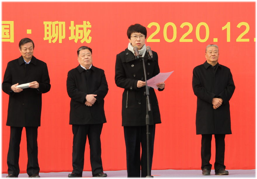 市委副書(shū)記、市長(zhǎng)李長(zhǎng)萍同志在啟動(dòng)儀式上講話(huà)并宣布：鄭濟(jì)高鐵配套基礎(chǔ)設(shè)施暨高鐵新區(qū)建設(shè)正式啟動(dòng)。